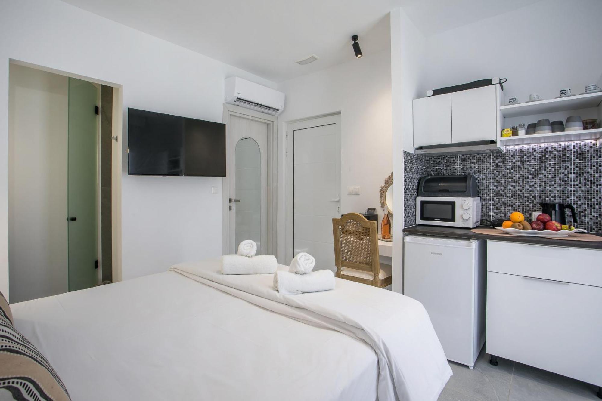 Calma Luxury Studios & Suites Faliraki Esterno foto