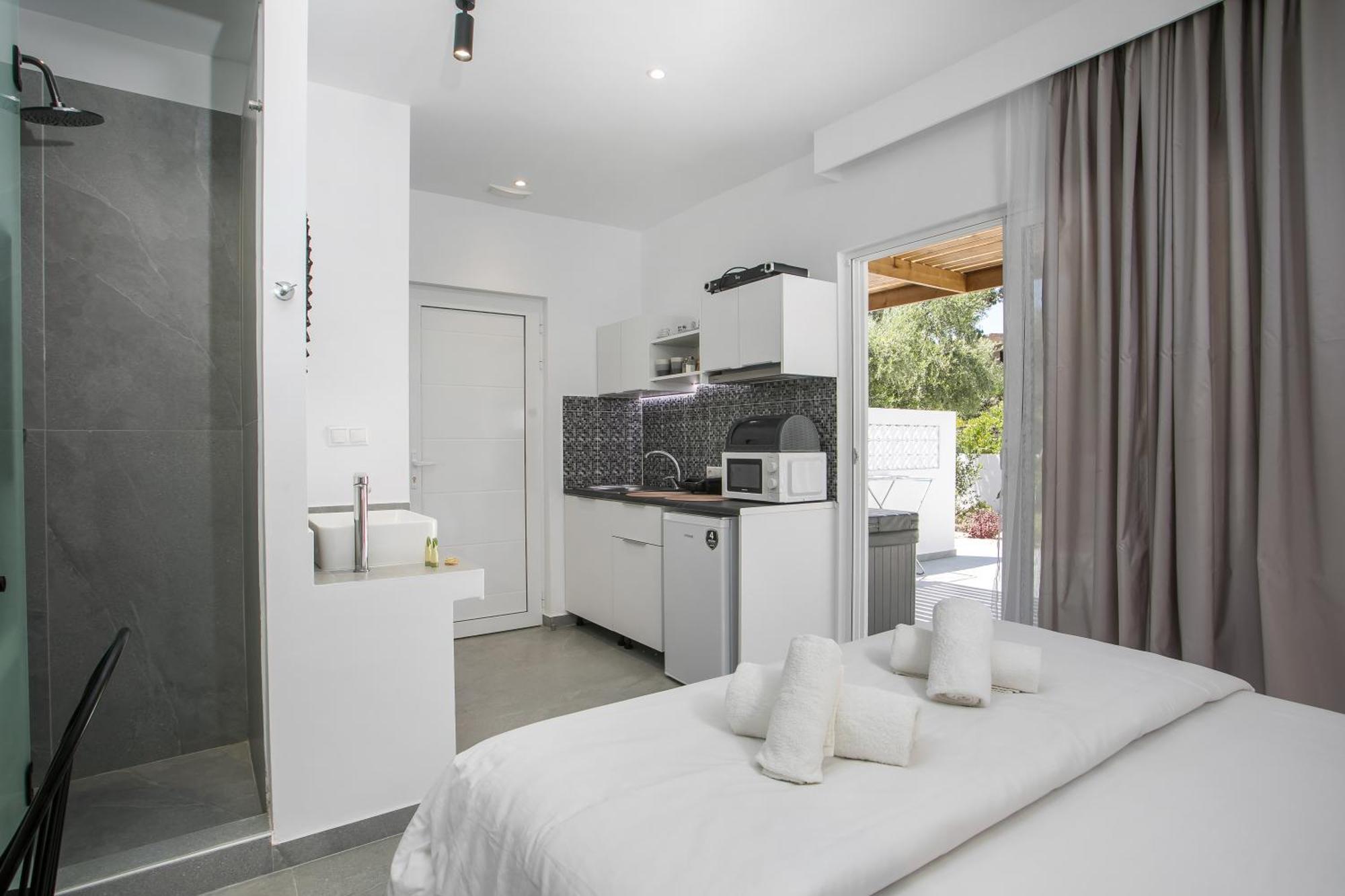 Calma Luxury Studios & Suites Faliraki Esterno foto
